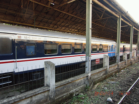 yangon train 26.gif